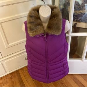 Talbots
womenswear that specializes in contemporary, lady-like clothing.